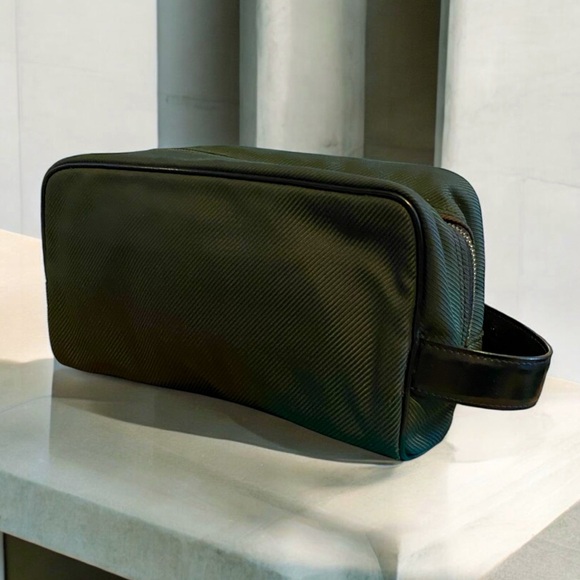 Authentic Louis Vuitton Parana cosmetic clutch green black leather - Picture 1 of 12